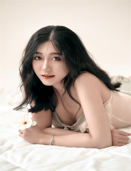 全新视角看《对岸怎么想》：影视作品的的叙事技巧与导演风格——东方与西方的碰撞